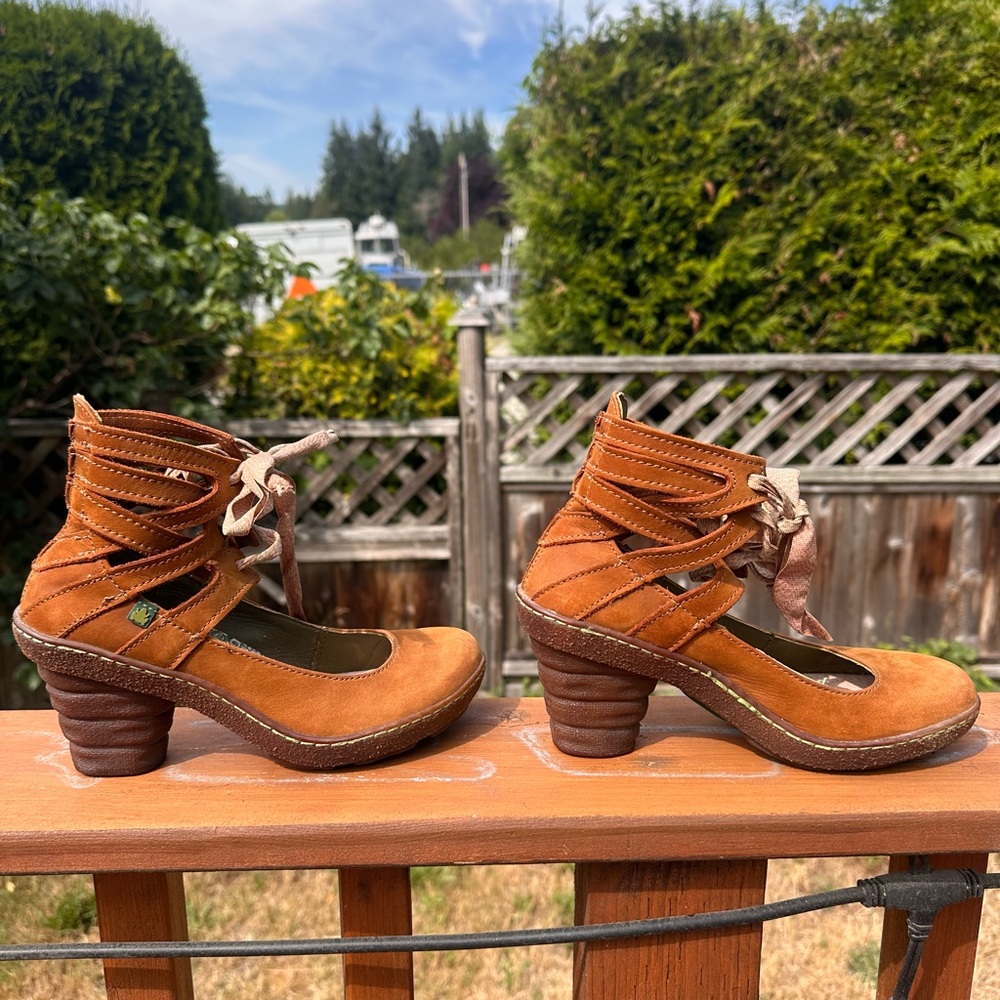 Size 36 El Naturalista 2.5 inch dome heel - Picture 3 of 6